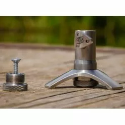 Carp Spirit INOX Pied De Pont 2 En 1 % Collier Anti Twist -Crayon Appâts Soldes INOX DECK STAND 550x550w